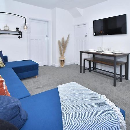 Lily House By Yourstays - Cosy 3 Bedroom House In Crewe Εξωτερικό φωτογραφία